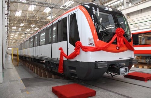 深圳轨道交通四号线列车