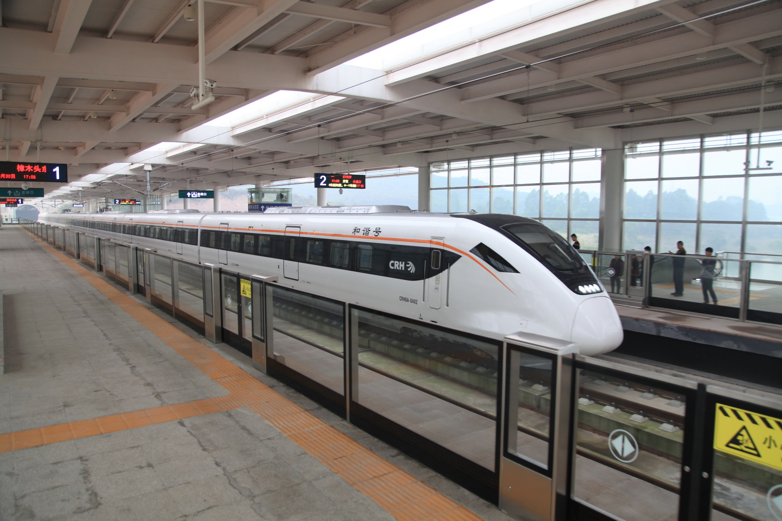 CRH6A城际动车组投入运营