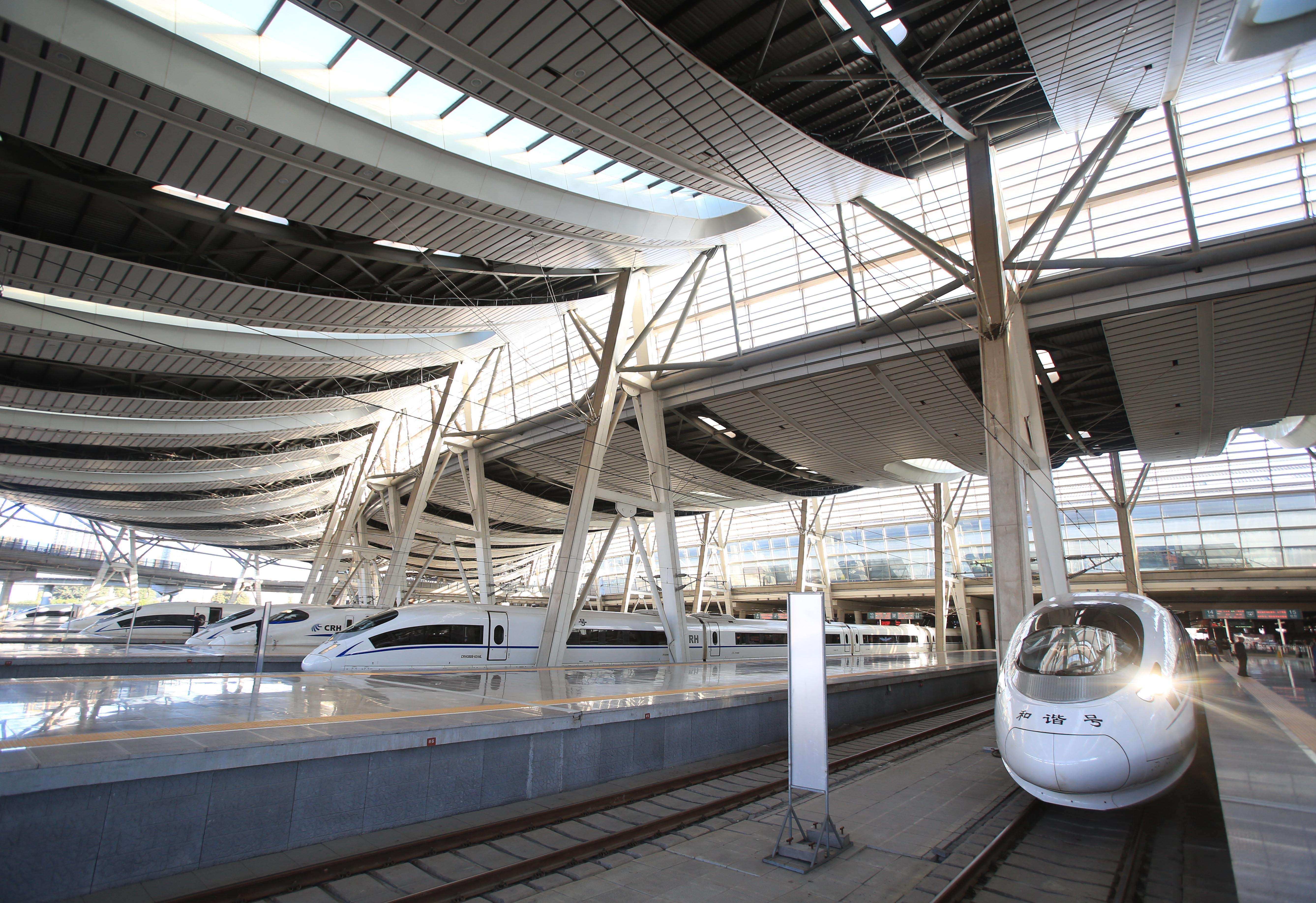 “北车制造”CRH380CL型高速动车组投入京沪高铁运营