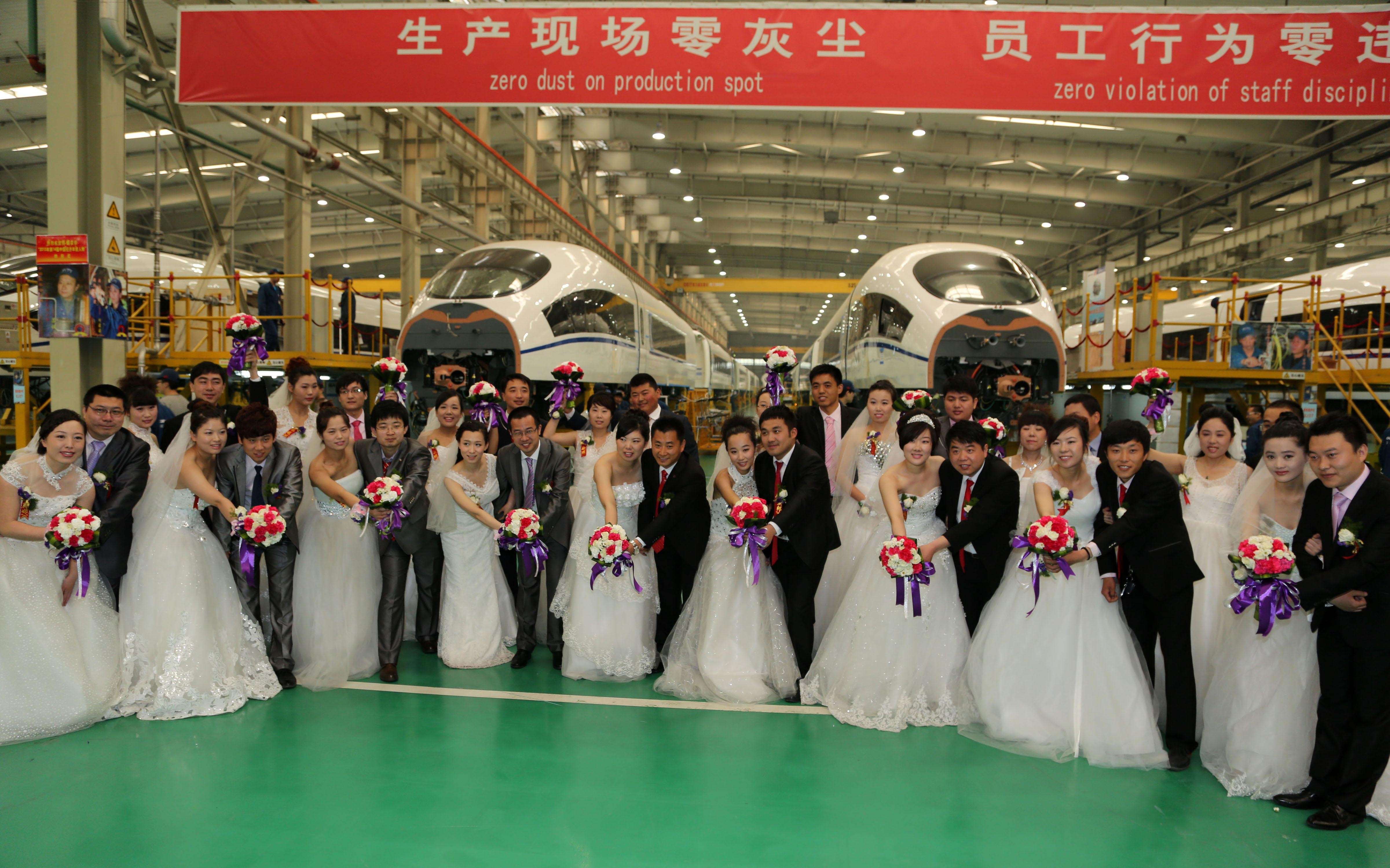 唐车公司举办高铁工人集体婚礼