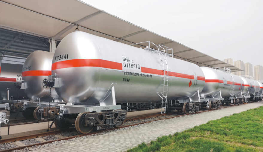4月16日,60辆gha70 型醇类罐车顺利通过监造人员验收确认