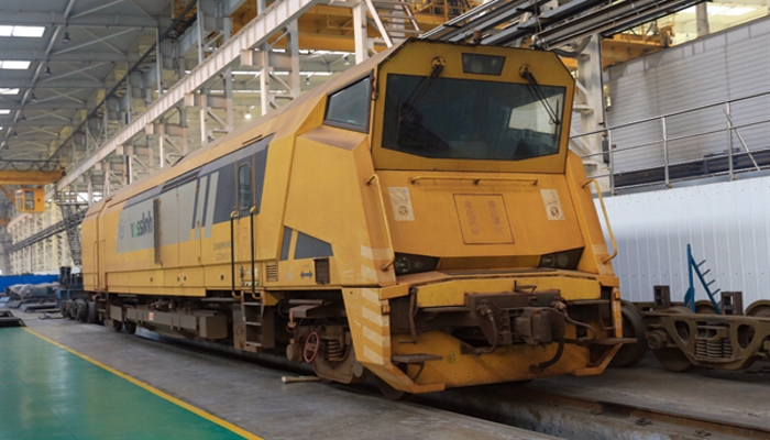 德国制造的钢轨打磨车在公司年检