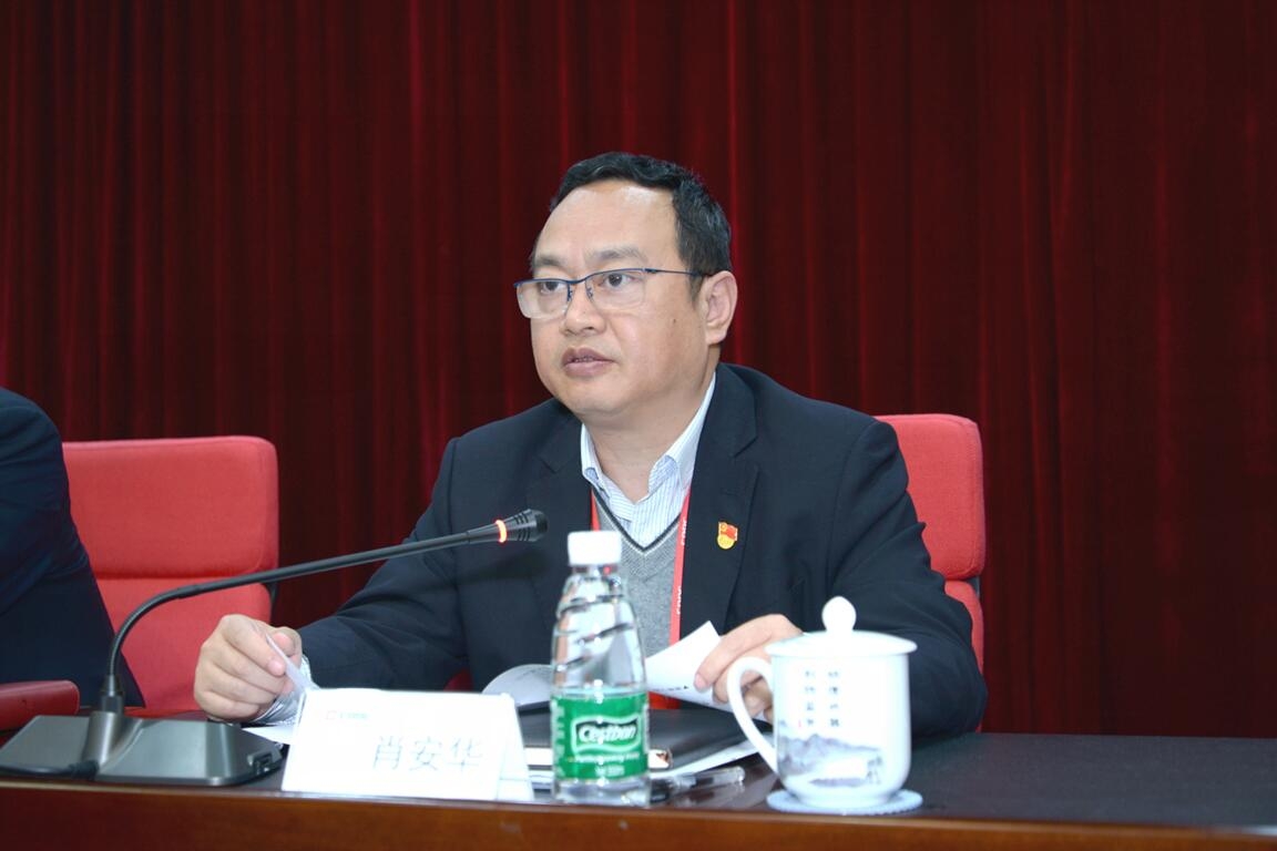 在经营工作报告中,肖安华从9个方面总结回顾了公司2017年的工作成效