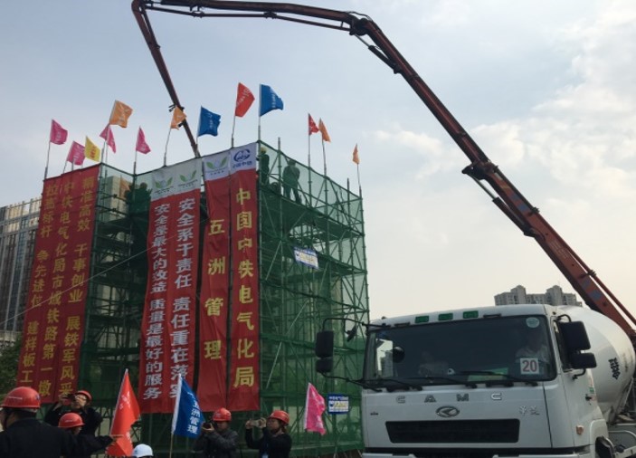 台州市域铁路S1线一期工程先开段洪家特大桥进行首墩浇筑