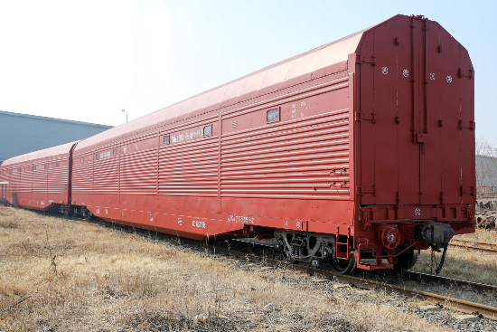 莅临齐车集团沈阳公司了解jsq6型凹底双层运输汽车专用车批量厂修进程