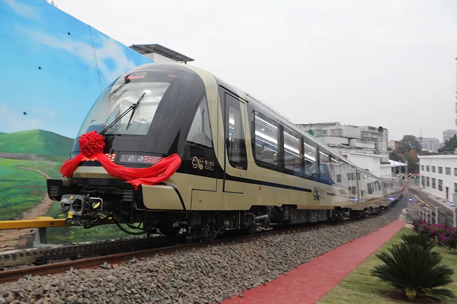 Running through Mountains toward Beauty| China’s First Rack Rail Train Rolls off Production Line at CRRC Ziyang!