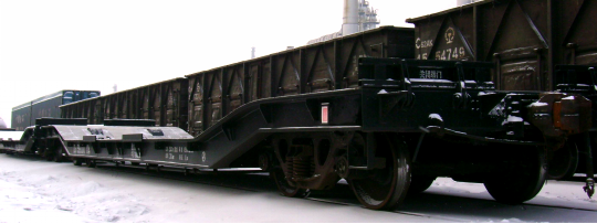 d5a型凹底平车是供标准轨距铁路上使用,装运军用特种车辆用长大货物车