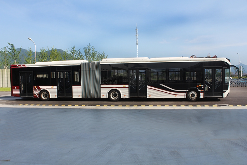 18米快充纯电动城市客车