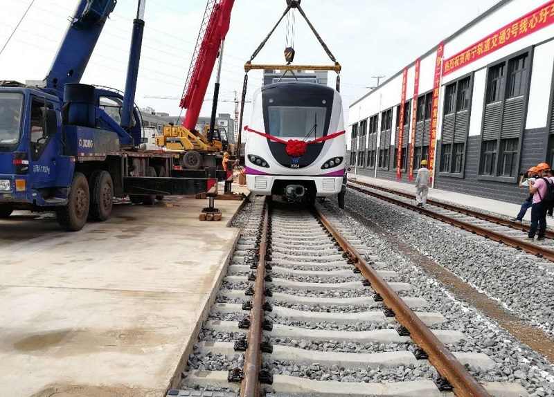 "紫霞仙子"驾临邕城!南宁地铁3号线首列车惊艳亮相