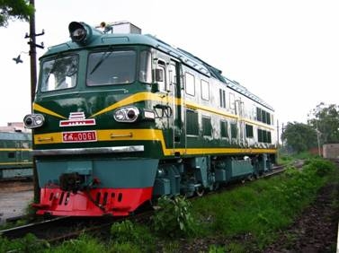 电传动,六轴内燃机车,可担负干线,山区次级干线和高寒地区铁路的客