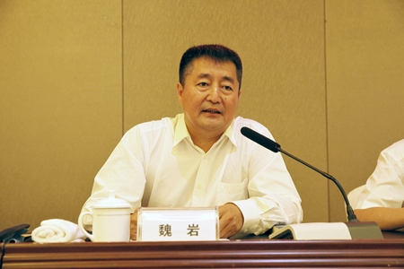 魏岩简要通报了集团公司的生产经营情况,介绍了中车企业协会历年