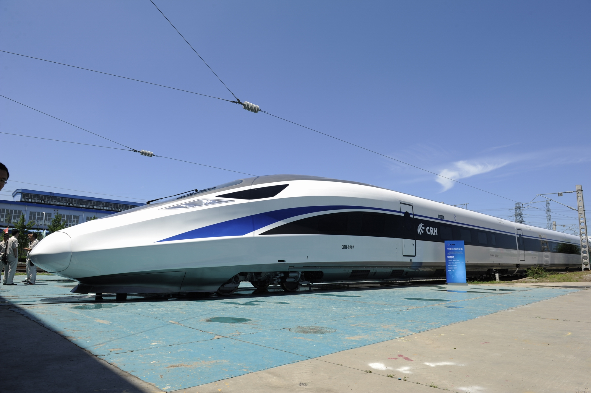 [青岛日报]时速350公里中国标准动车组下线_新闻中心_公司新闻_中车青