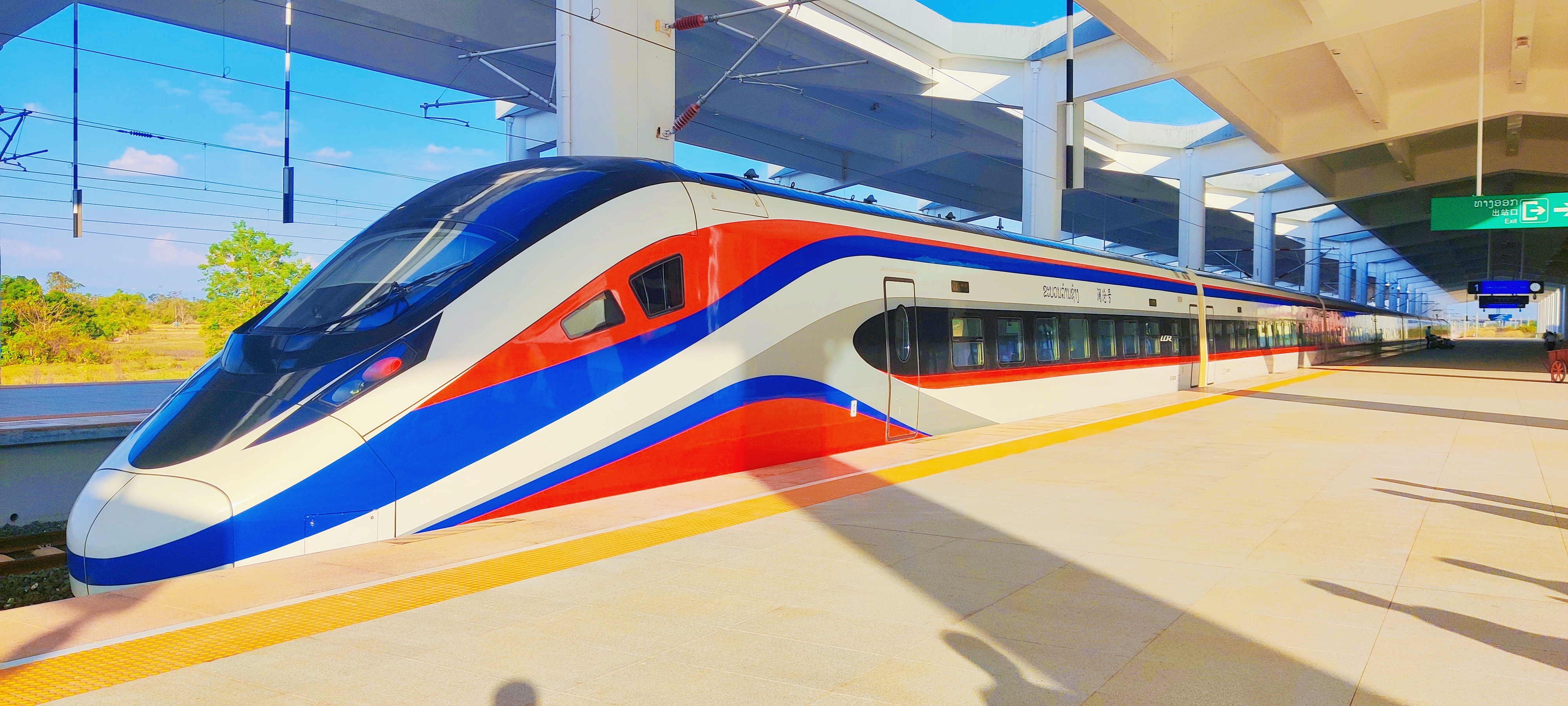 中老铁路一周年澜沧号成老挝民众出行首选