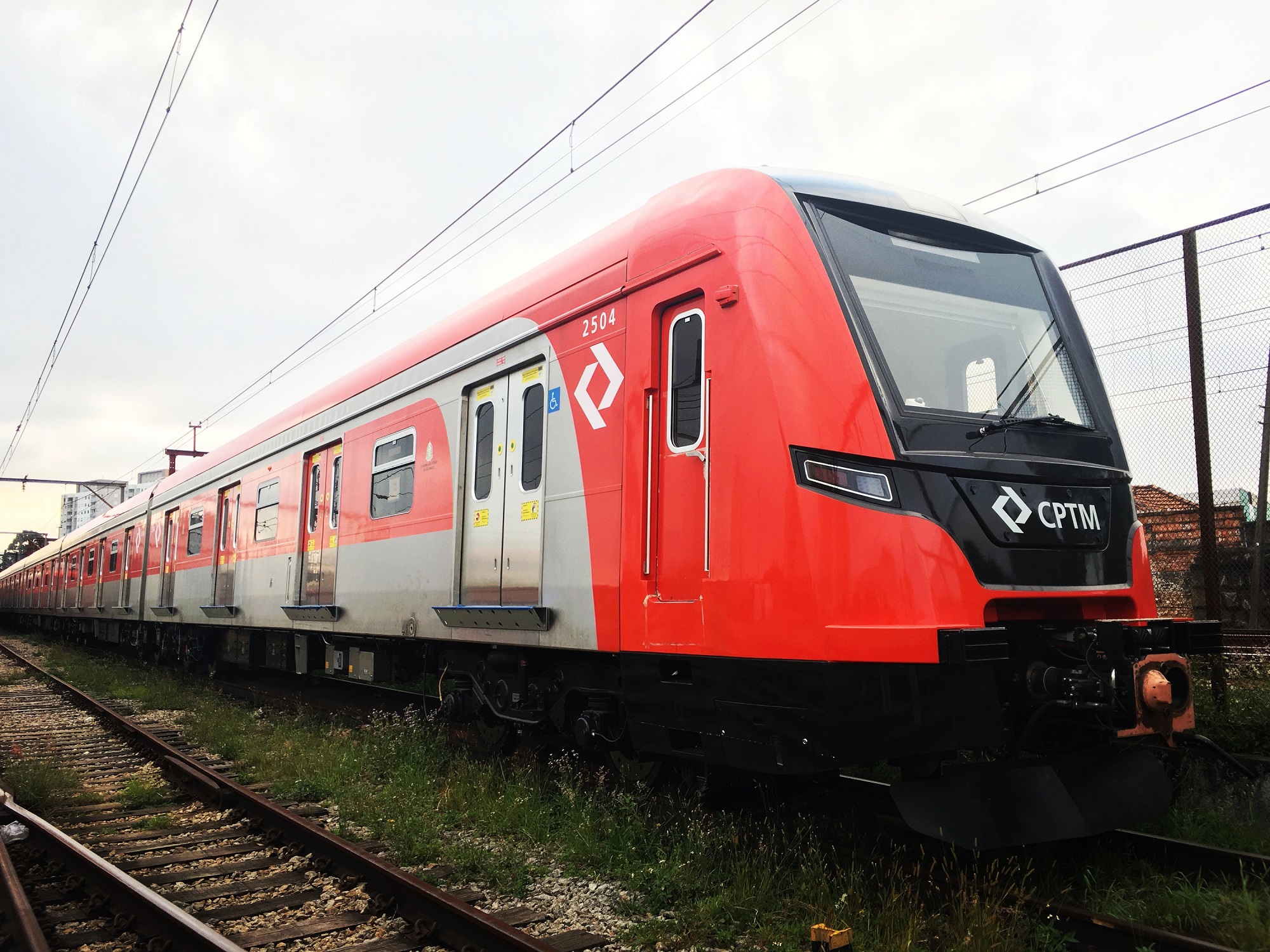 中车四方城轨列车驶入巴西