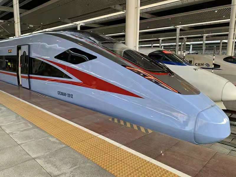 我国新型"复兴号"cr300af动车组开跑贵州