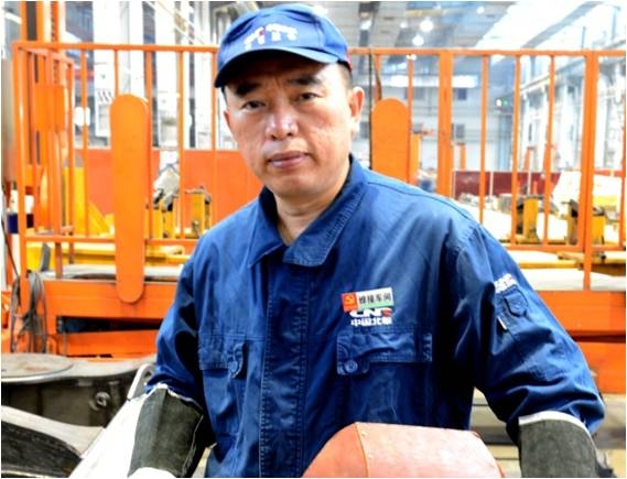 李万君从职高毕业生到工人院士