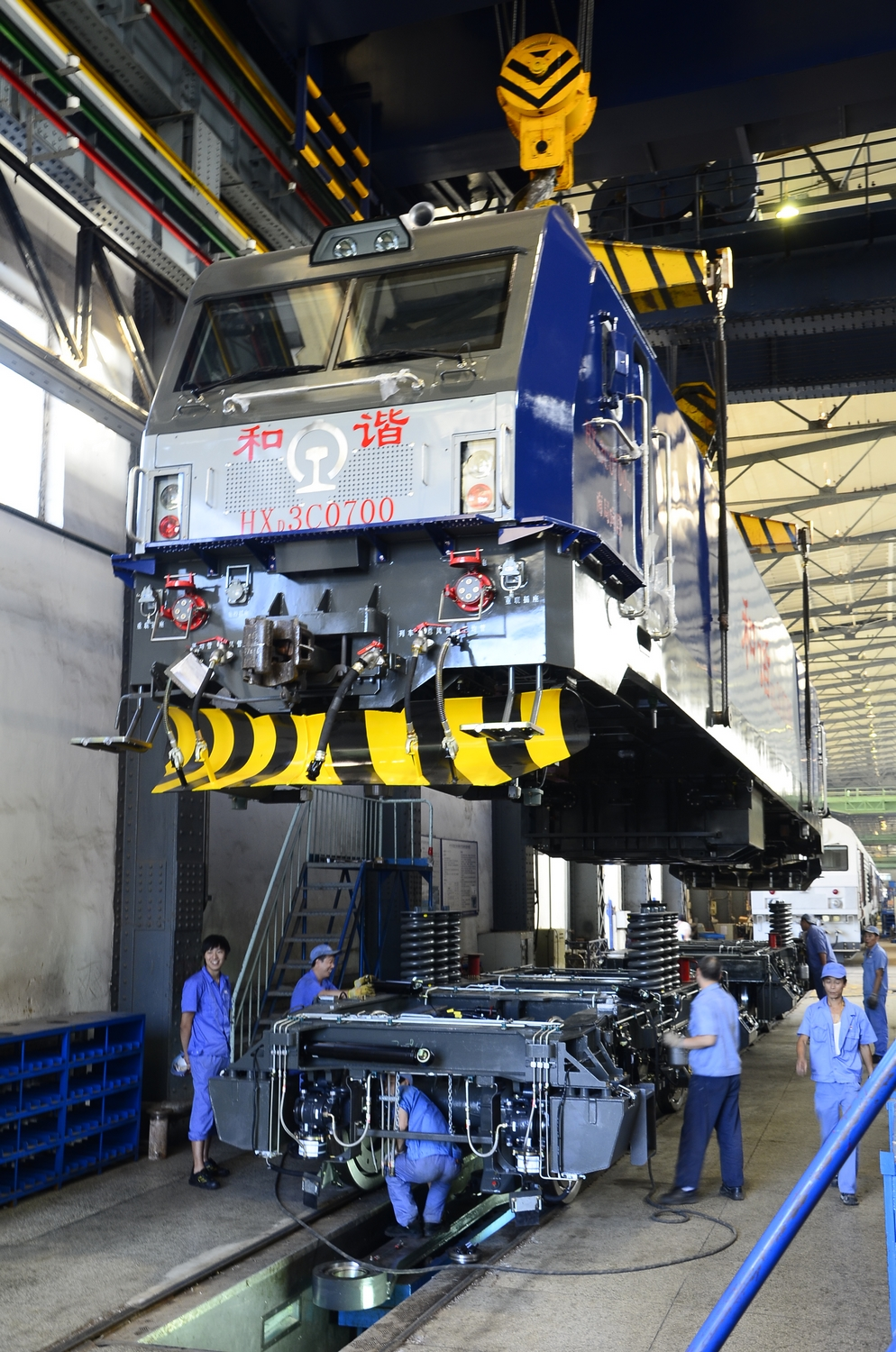 "北车制造"第700台和谐3c型机车落成