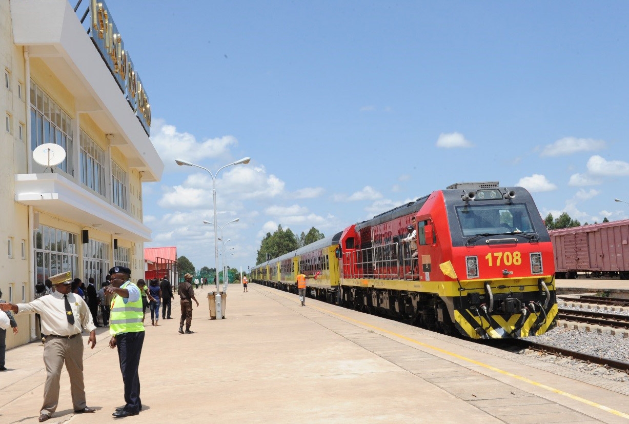 配属本格拉,梅赛梅德斯,罗安达三个铁路局,机车装用性能可靠的电喷