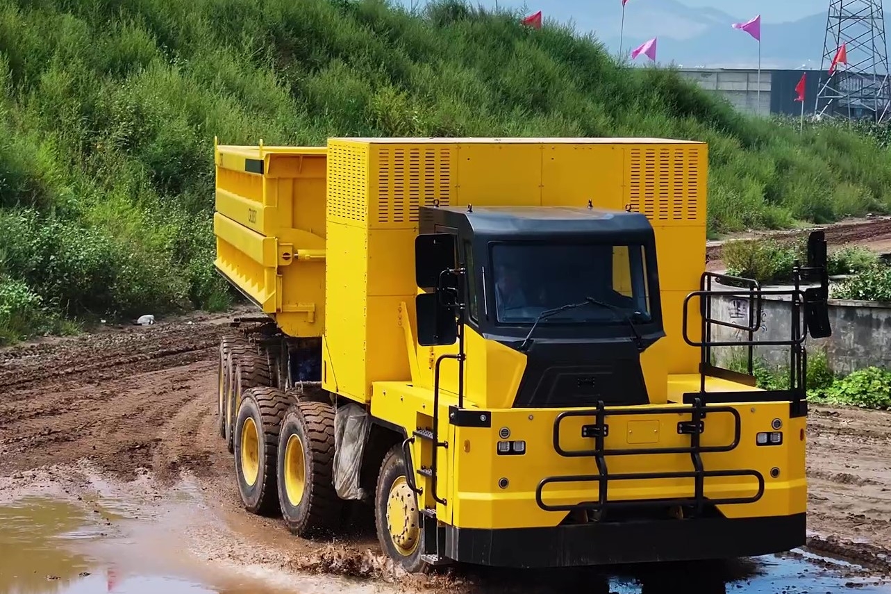 CR130EVT Wide-body Mining Double Trailer