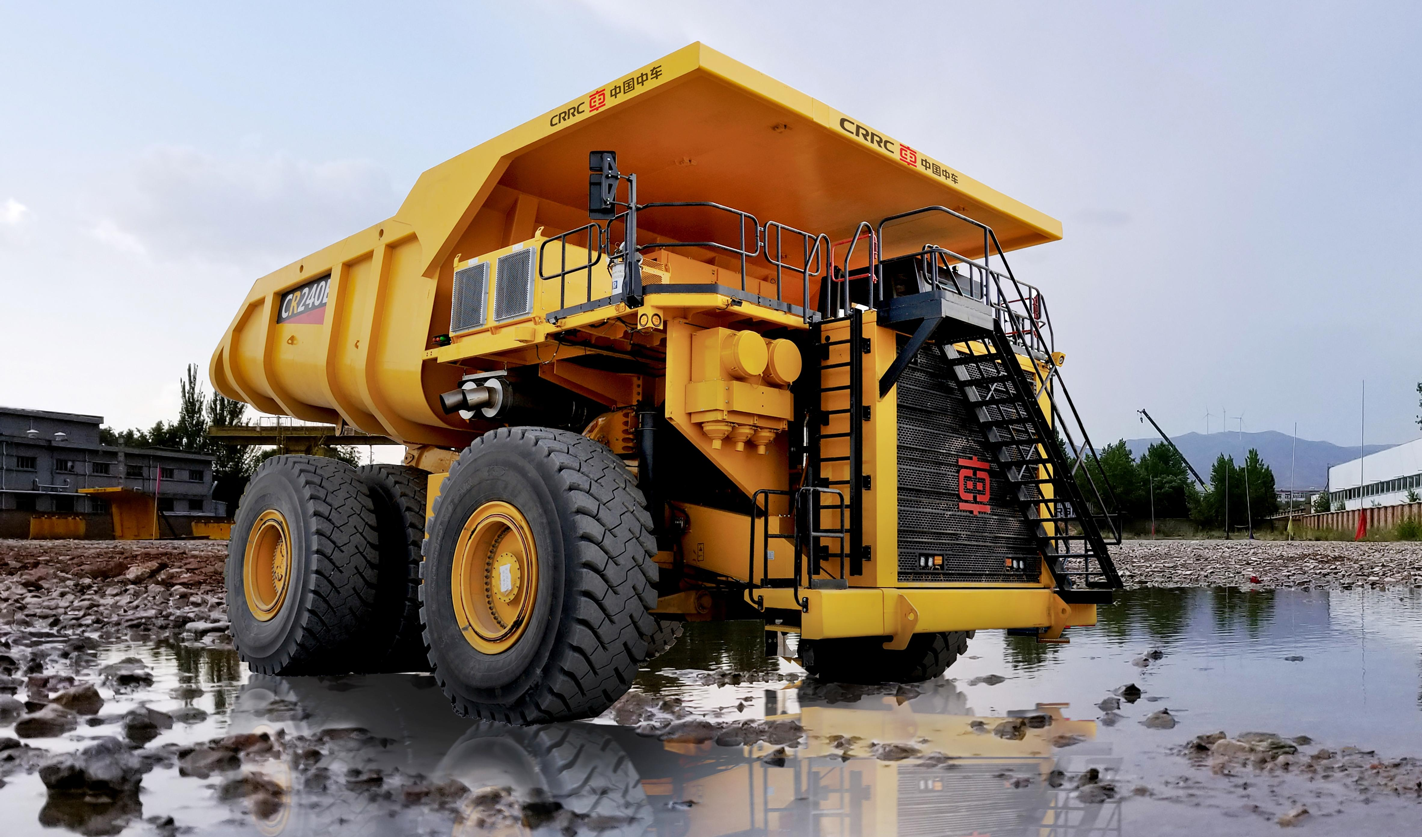 Карьерный самосвал CR240E